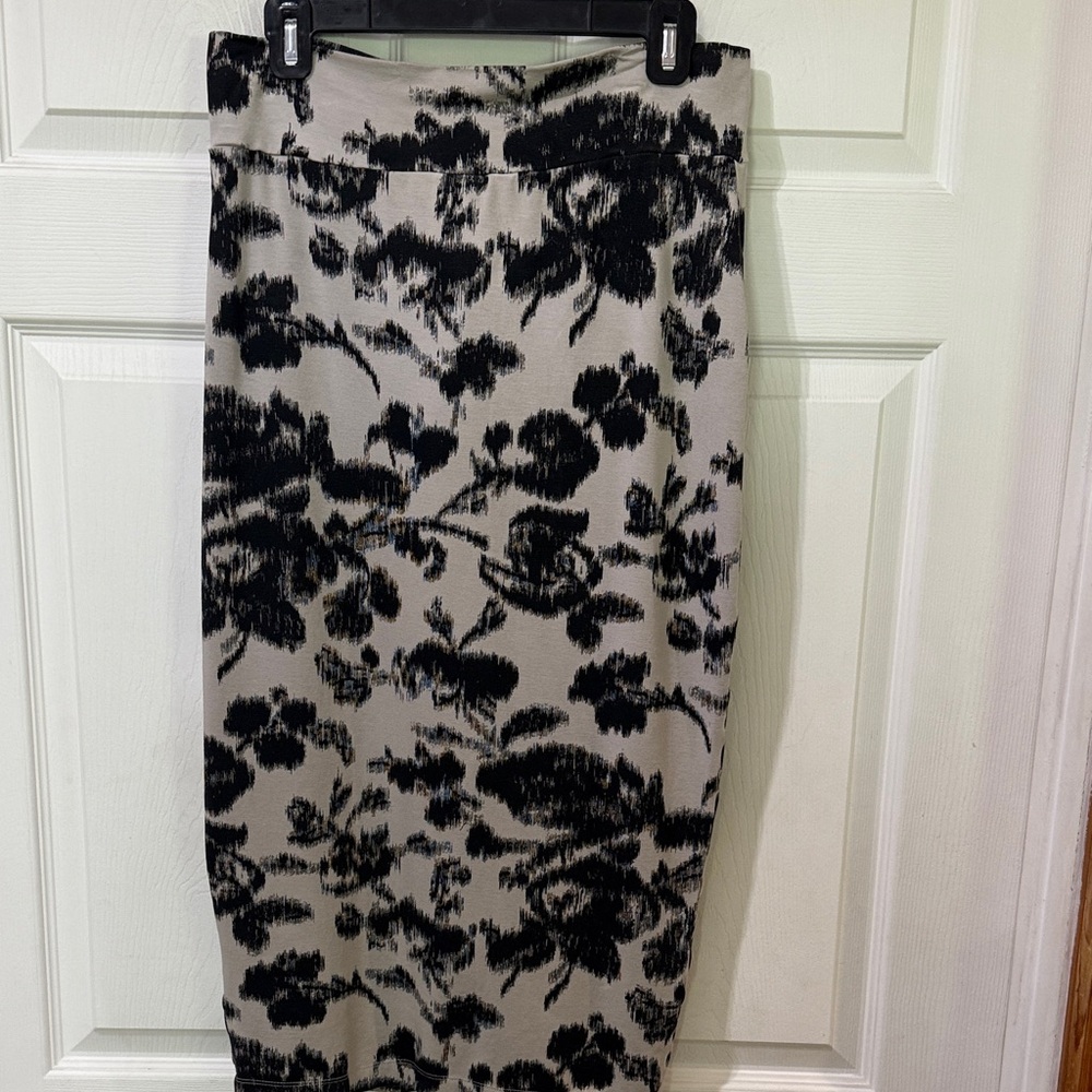 bryn Walker Black and Gray Floral Midi Skirt